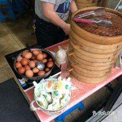 吃瓜快餐排队,揭秘网红美食背后的火爆现象