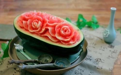 中秋节吃瓜,中秋佳节品瓜趣